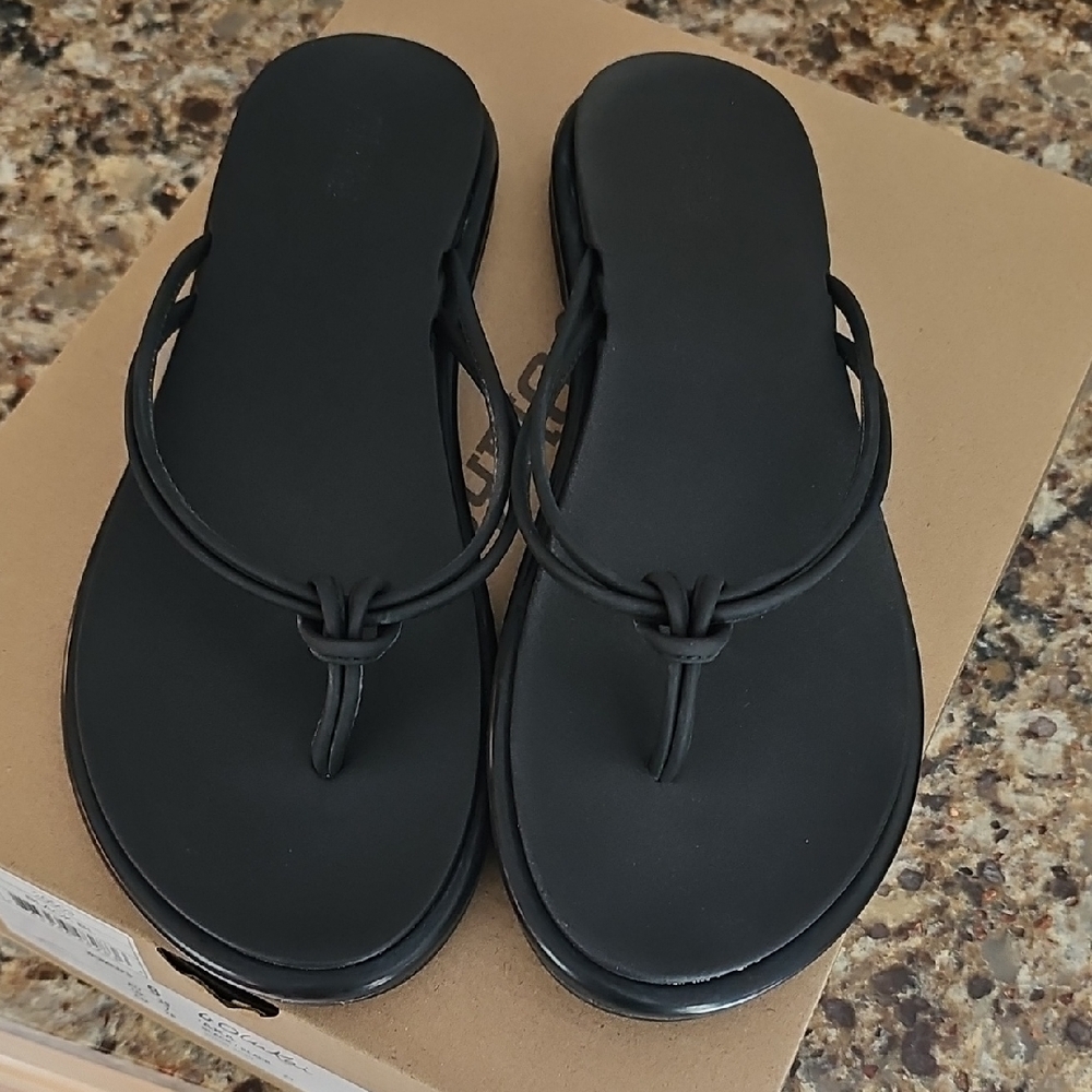OluKai Black Sandals